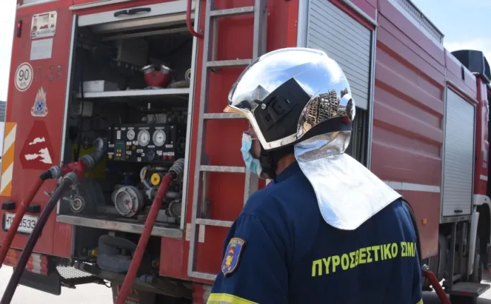 Μάχη με τις φλόγες σε Κρυονέρια και Περδικόβρυση, μεγάλη η ανησυχία ΒΙΝΤΕΟ