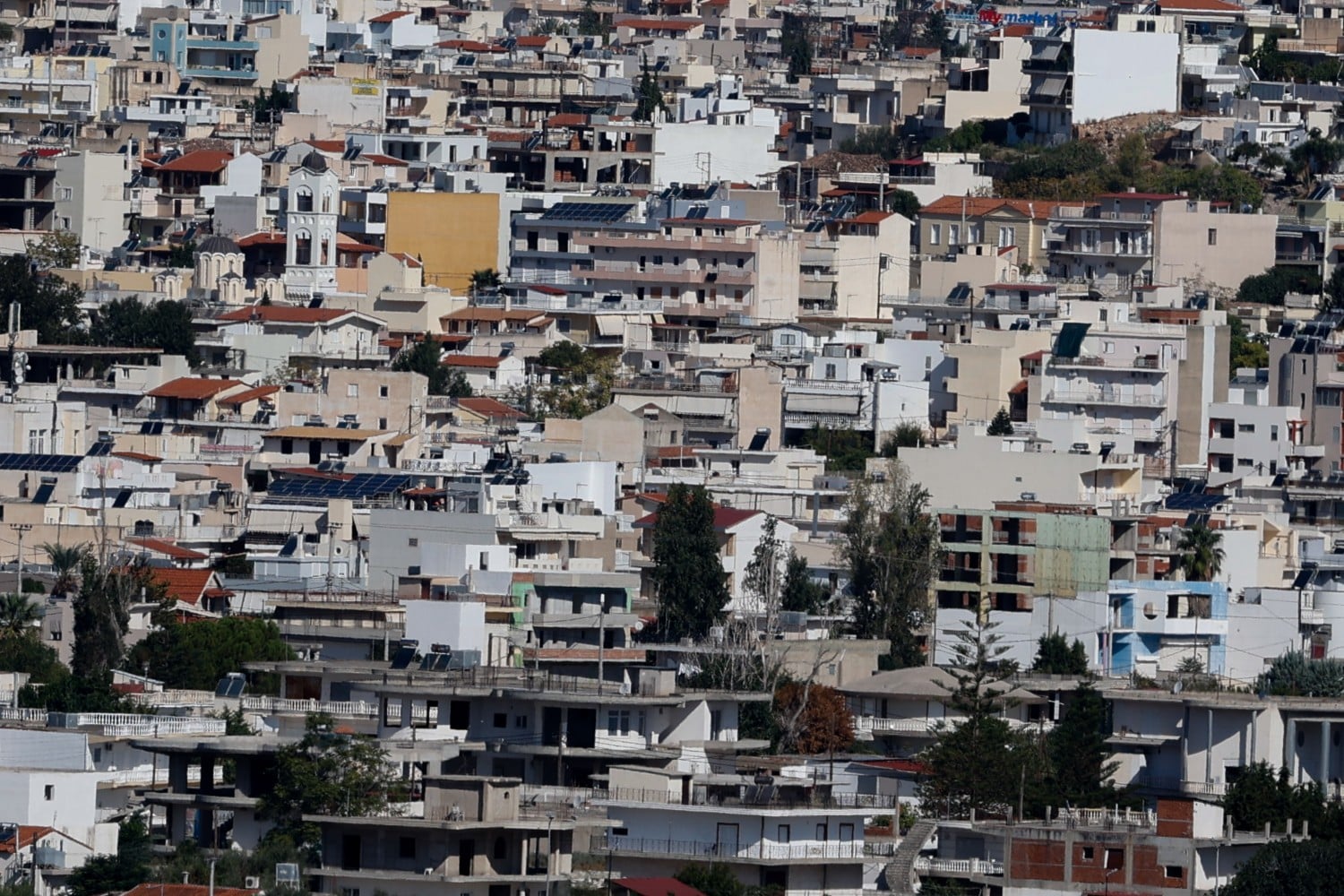 spitia athina polykatoikies 20 10 2025