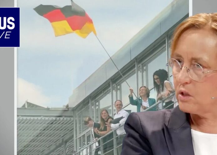 Η Φον Στορχ της AfD για την αστυνομική επιχείρηση κατά της γερμανικής σημαίας