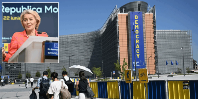 Η Φον ντερ Λάιεν εξαιρεί τον εαυτό της από το κλείσιμο των κλιματιστικών