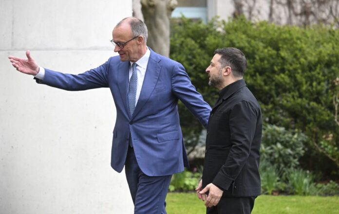 Μακρόν, Μερτς και Στάρμερ συναντούν τον Ζελένσκι στο Λονδίνο