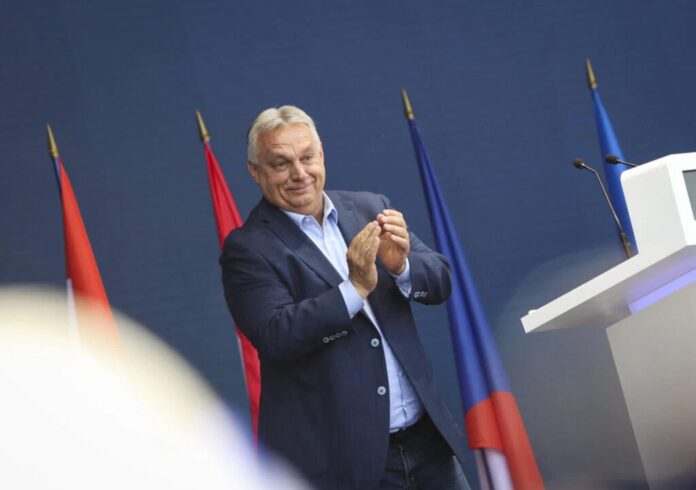 Ουγγαρία: Το Fidesz επανεκλέγει τον Όρμπαν αρχηγό με σχεδόν ομόφωνη απόφαση