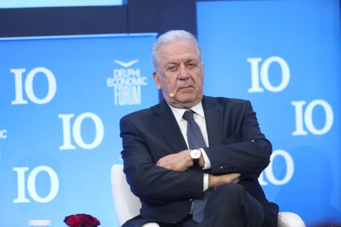 Άρση ασυλίας Αβραμόπουλου: Ομόφωνα από την Επιτροπή Δεοντολογίας της Βουλής