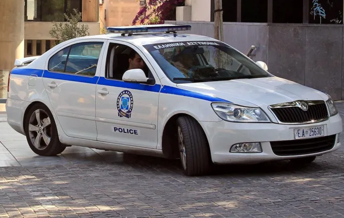 Η Άγκυρα εξαγγέλλει δύο εθνικά θαλάσσια πάρκα που περικυκλώνουν ελληνικά νησιά, ενώ η Αθήνα απορρίπτει τις αποφάσεις ως νομικό κενό και προχωρά σε περιορισμούς στις ΑΠΕ.