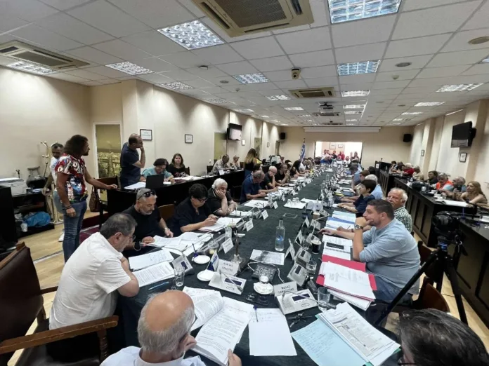 Χαμός στην Πάτρα: Προσφυγή επιλαχόντων κατά τριών δημοτικών συμβούλων για απουσίες - Η Ηλεία ακούει;
